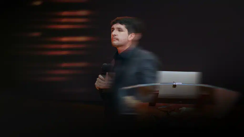 El pecado que escondes es el que te esconde